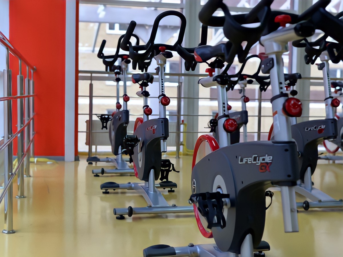 Clases virtuales de ciclo indoor para hoteles: en qué consisten